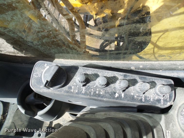 image for item DB2226 2003 John Deere 160C LC excavator