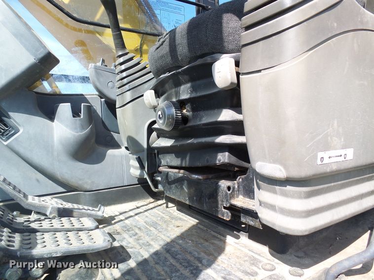 image for item DB2226 2003 John Deere 160C LC excavator