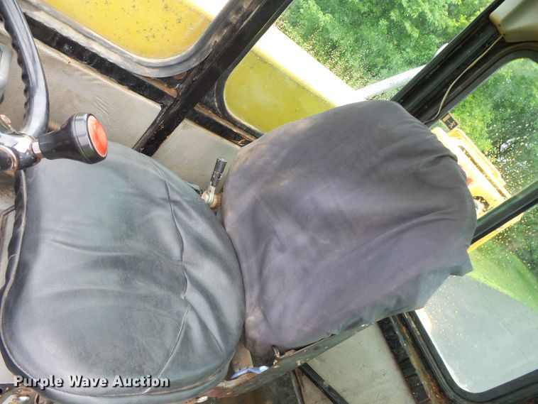 image for item DC4530 1996 Caterpillar TH83 telehandler