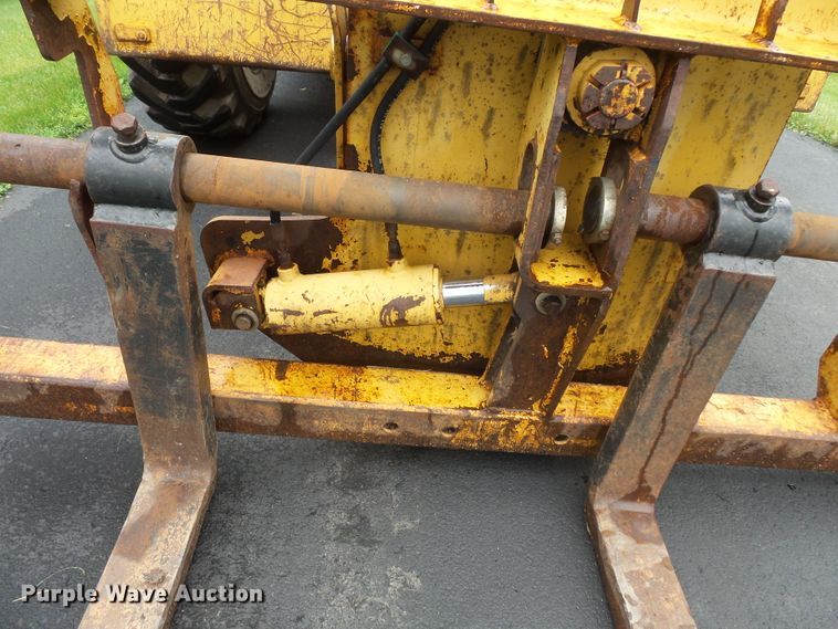 image for item DC4530 1996 Caterpillar TH83 telehandler