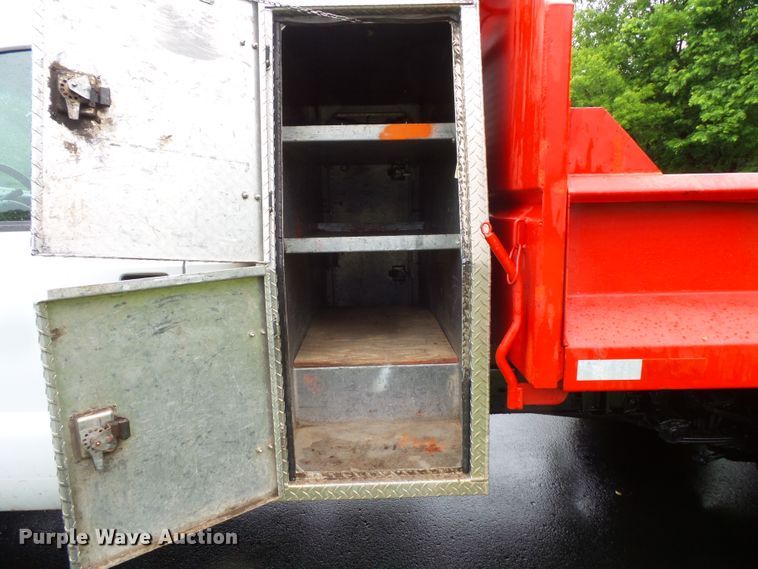 image for item DC4531 2000 Ford F550 Super Duty dump truck