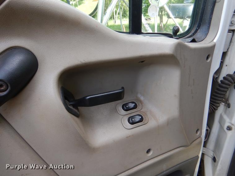 image for item DC4547 2007 Sterling L8500 hook truck with three beds