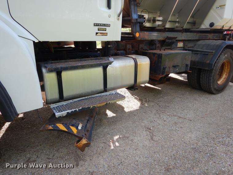 image for item DC4547 2007 Sterling L8500 hook truck with three beds