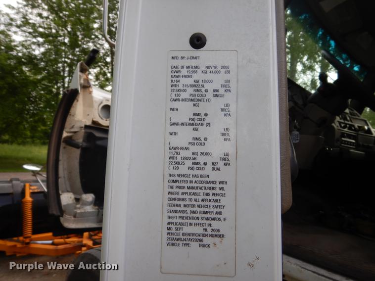 image for item DC4547 2007 Sterling L8500 hook truck with three beds