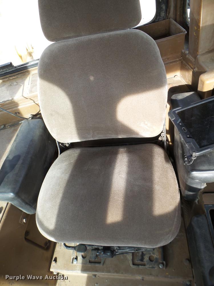 image for item DC4548 1990 Caterpillar D6H dozer