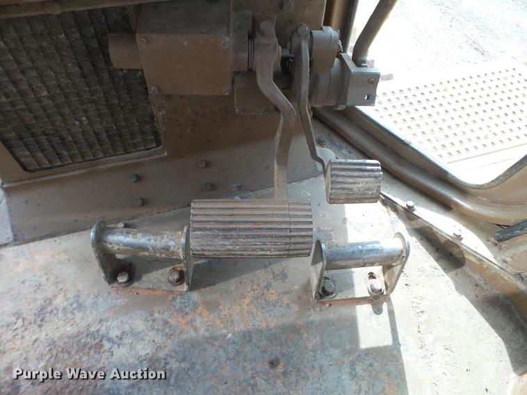 image for item DC4548 1990 Caterpillar D6H dozer