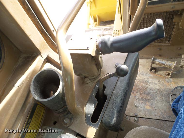 image for item DC4548 1990 Caterpillar D6H dozer