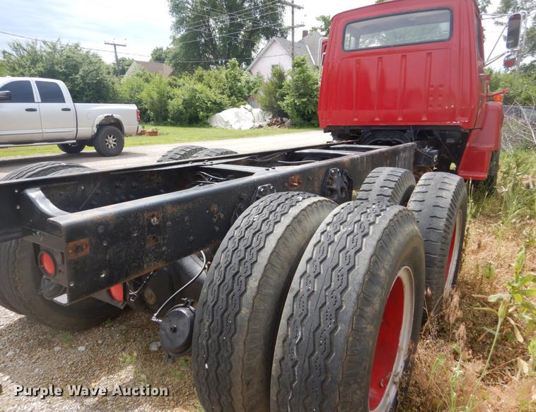 image for item DD6183 1973 Ford 900 truck cab and chassis