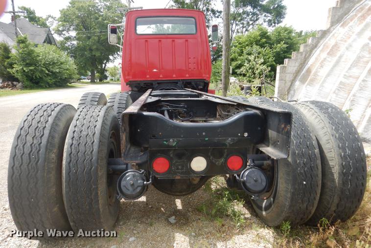image for item DD6183 1973 Ford 900 truck cab and chassis