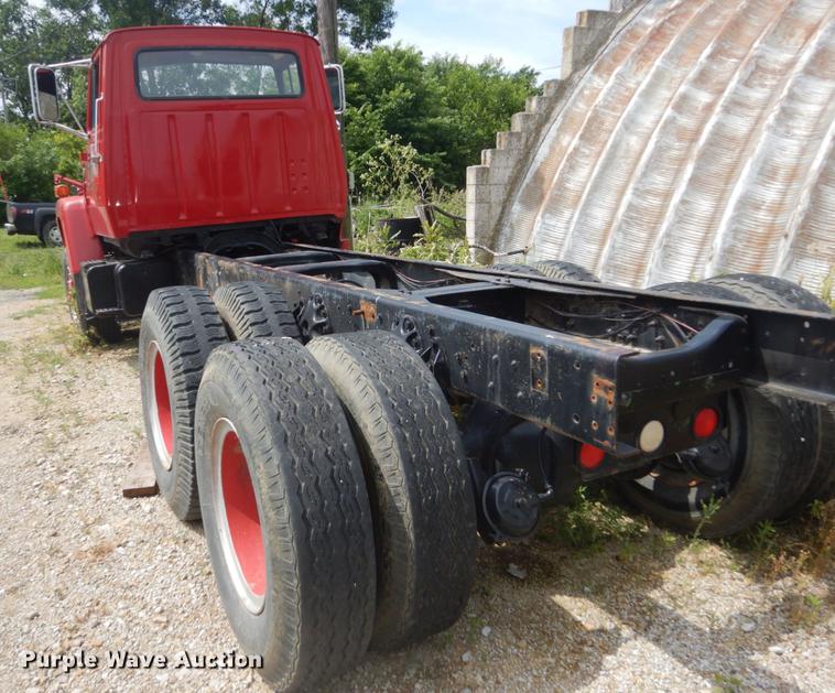 image for item DD6183 1973 Ford 900 truck cab and chassis