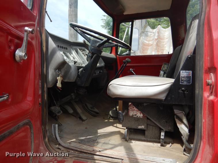 image for item DD6183 1973 Ford 900 truck cab and chassis