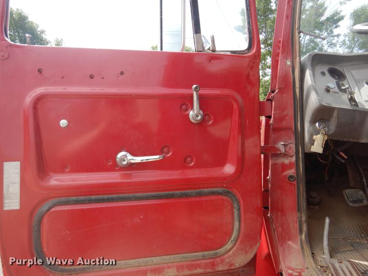 image for item DD6183 1973 Ford 900 truck cab and chassis