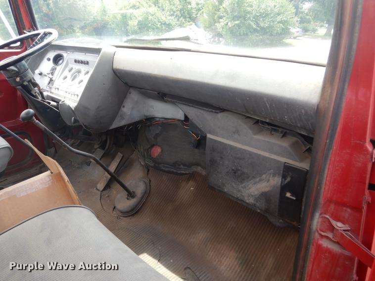 image for item DD6183 1973 Ford 900 truck cab and chassis