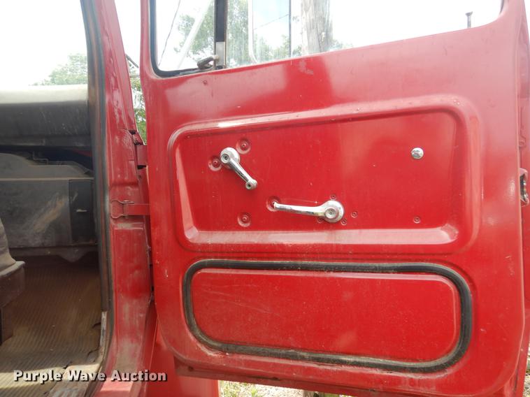 image for item DD6183 1973 Ford 900 truck cab and chassis