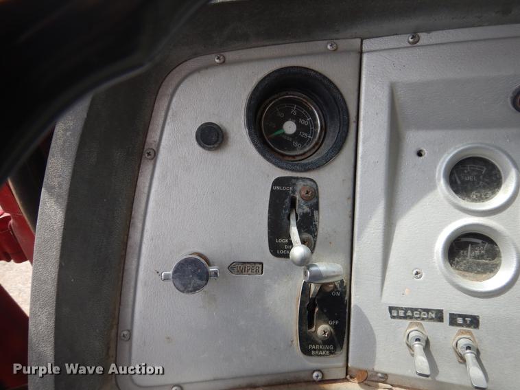 image for item DD6183 1973 Ford 900 truck cab and chassis