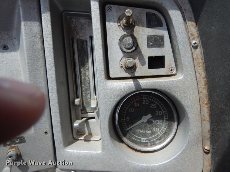 image for item DD6183 1973 Ford 900 truck cab and chassis