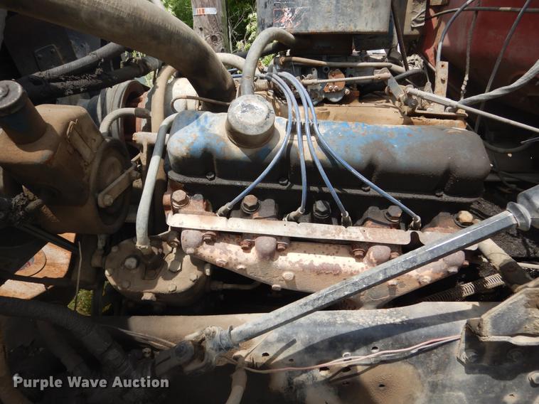 image for item DD6183 1973 Ford 900 truck cab and chassis