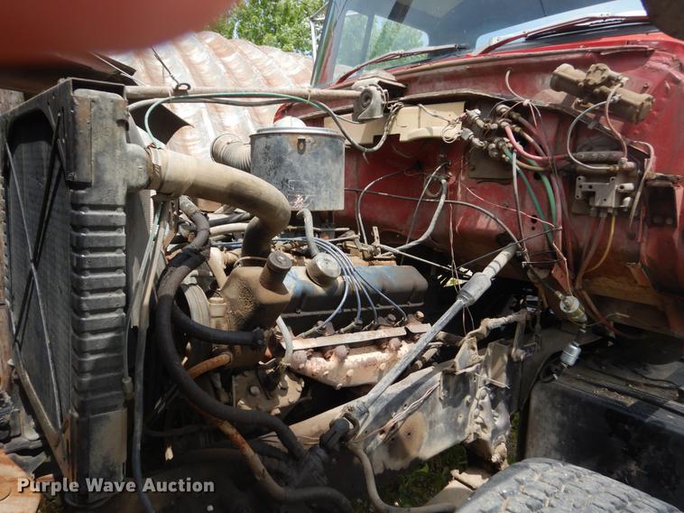 image for item DD6183 1973 Ford 900 truck cab and chassis