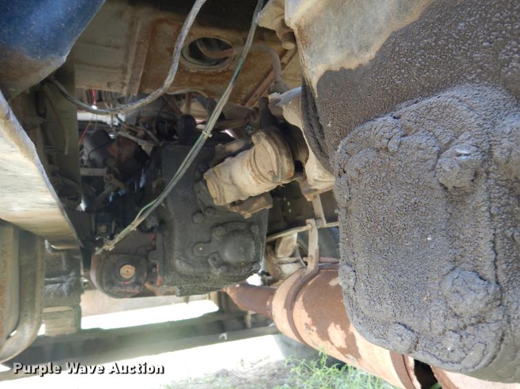 image for item DD6183 1973 Ford 900 truck cab and chassis