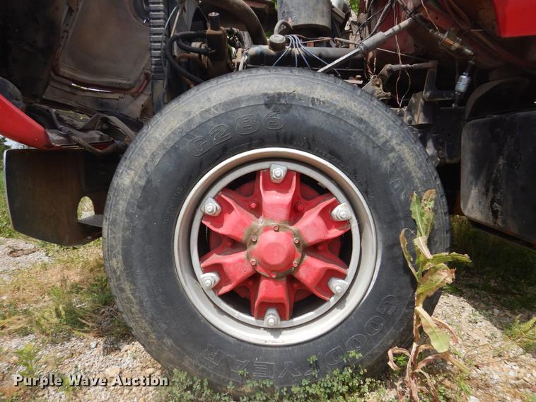 image for item DD6183 1973 Ford 900 truck cab and chassis