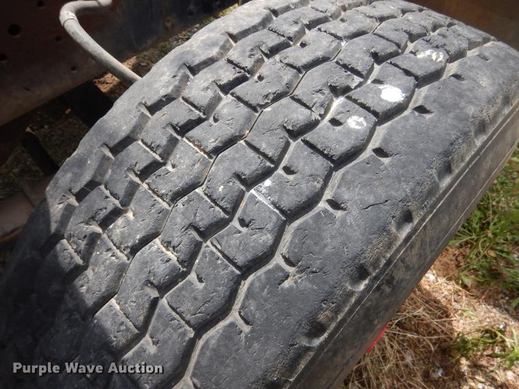 image for item DD6183 1973 Ford 900 truck cab and chassis