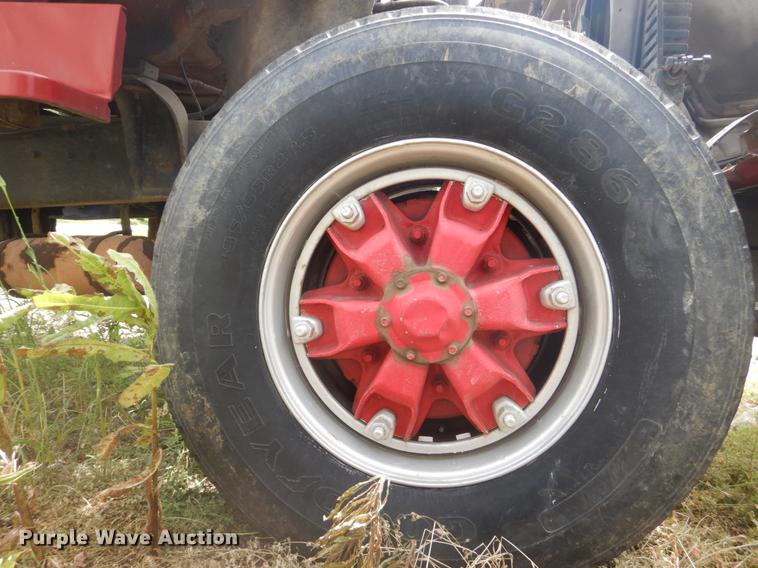 image for item DD6183 1973 Ford 900 truck cab and chassis