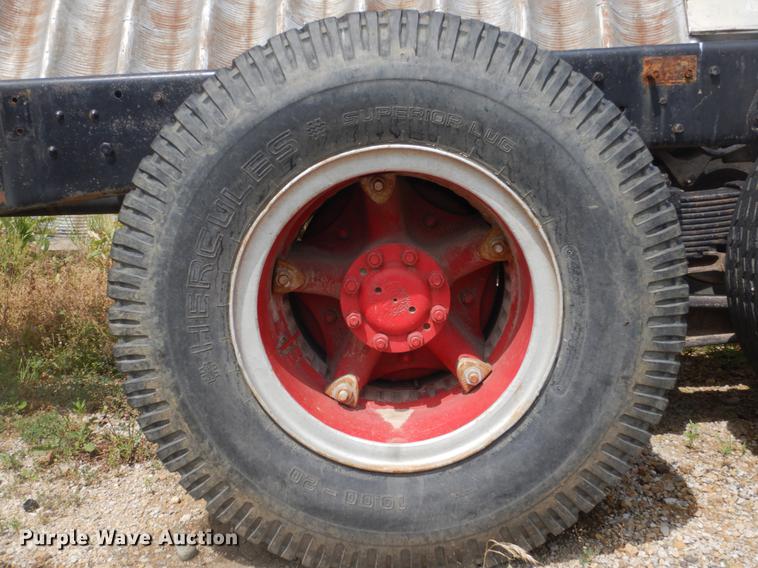 image for item DD6183 1973 Ford 900 truck cab and chassis