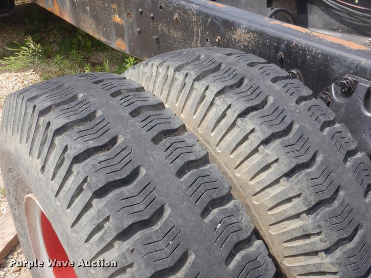 image for item DD6183 1973 Ford 900 truck cab and chassis