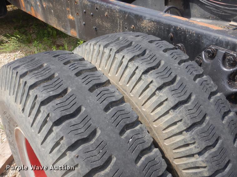 image for item DD6183 1973 Ford 900 truck cab and chassis