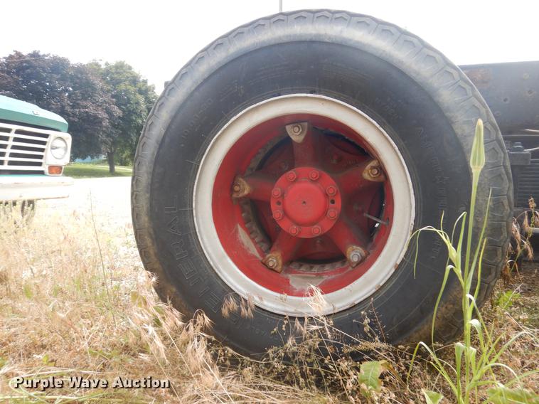 image for item DD6183 1973 Ford 900 truck cab and chassis