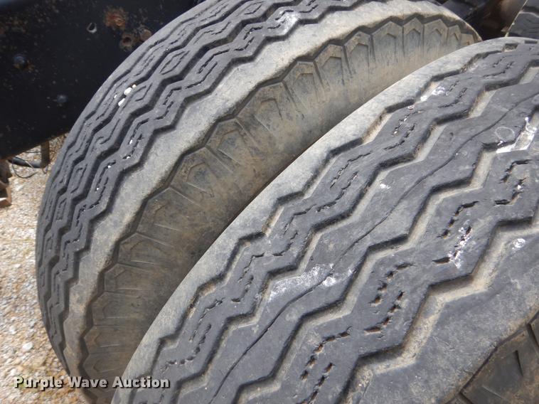 image for item DD6183 1973 Ford 900 truck cab and chassis