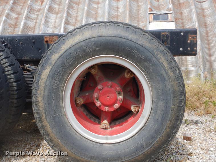 image for item DD6183 1973 Ford 900 truck cab and chassis