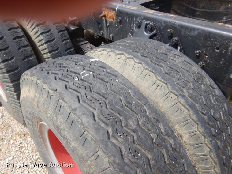 image for item DD6183 1973 Ford 900 truck cab and chassis