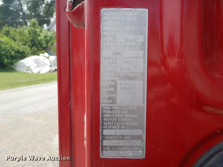 image for item DD6183 1973 Ford 900 truck cab and chassis