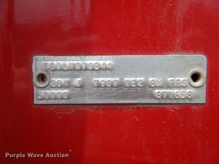 image for item DD6183 1973 Ford 900 truck cab and chassis