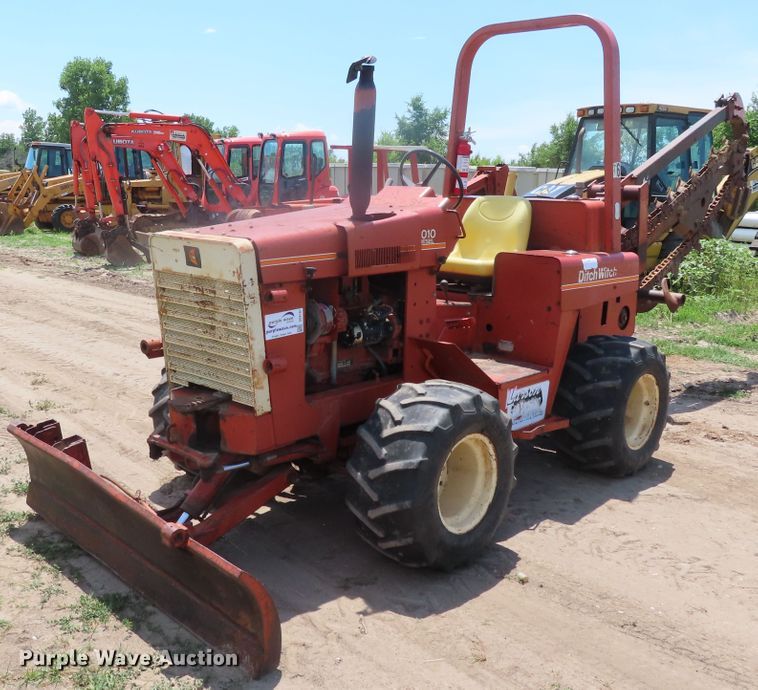 image for item DD6187 1982 Ditch Witch 4010DD trencher