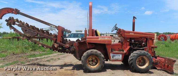 image for item DD6187 1982 Ditch Witch 4010DD trencher