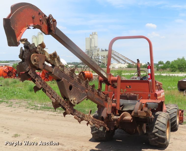 image for item DD6187 1982 Ditch Witch 4010DD trencher