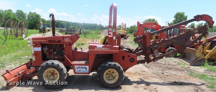 image for item DD6187 1982 Ditch Witch 4010DD trencher