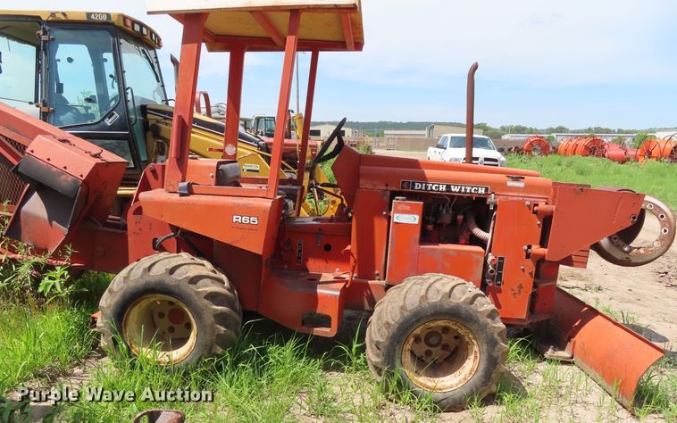 image for item DD6189 1979 Ditch Witch R65 rock saw