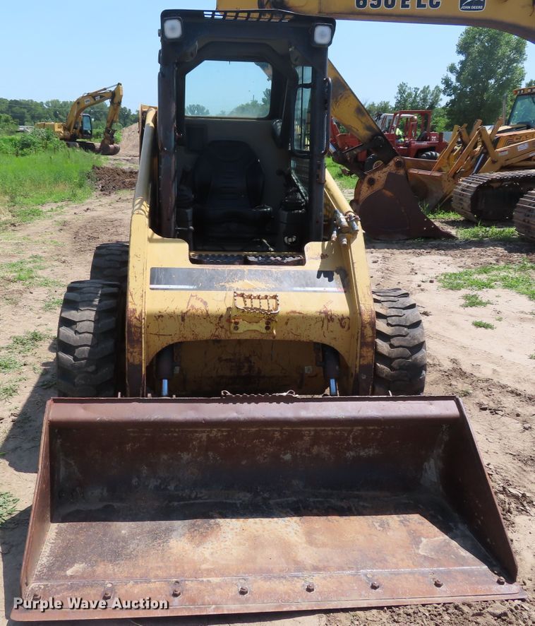image for item DD6195 2002 Caterpillar 246 skid steer