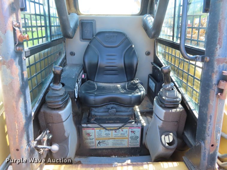 image for item DD6195 2002 Caterpillar 246 skid steer