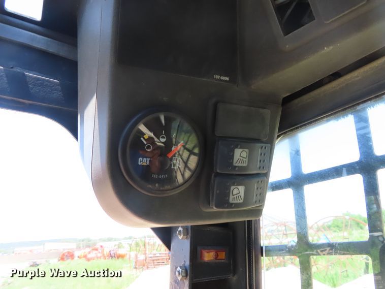 image for item DD6195 2002 Caterpillar 246 skid steer