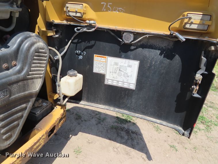image for item DD6195 2002 Caterpillar 246 skid steer