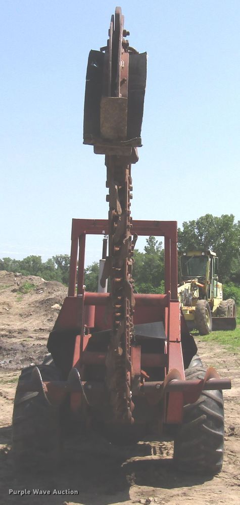 image for item DD6196 1982 Ditch Witch 6510DD trencher