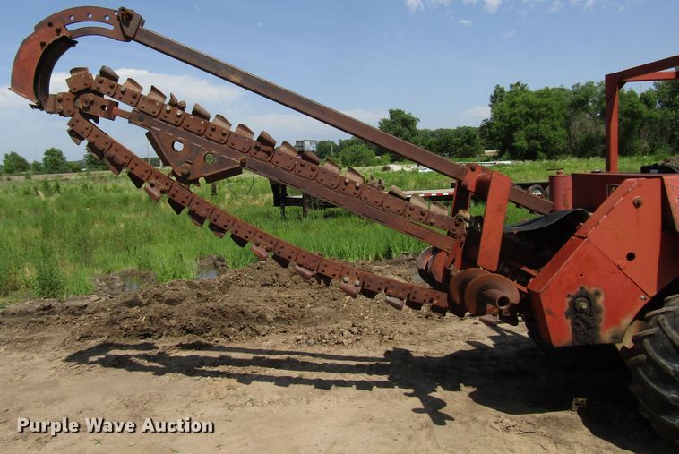 image for item DD6196 1982 Ditch Witch 6510DD trencher