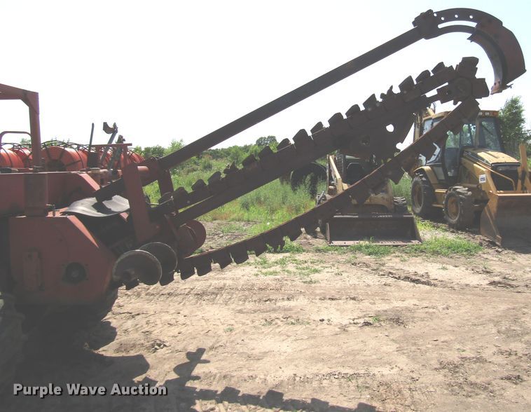 image for item DD6196 1982 Ditch Witch 6510DD trencher