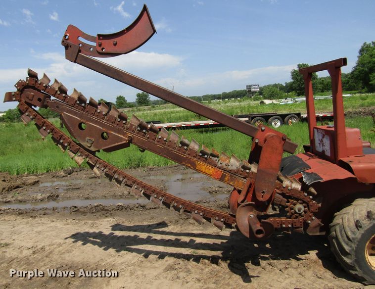 image for item DD6197 1978 Ditch Witch R40 trencher