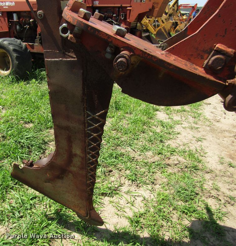 image for item DD6198 1981 Ditch Witch 4010DD cable plow