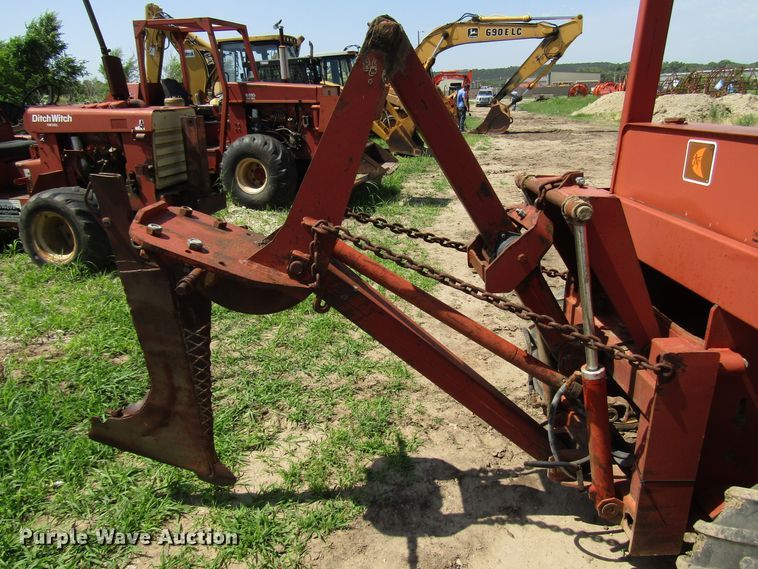 image for item DD6198 1981 Ditch Witch 4010DD cable plow